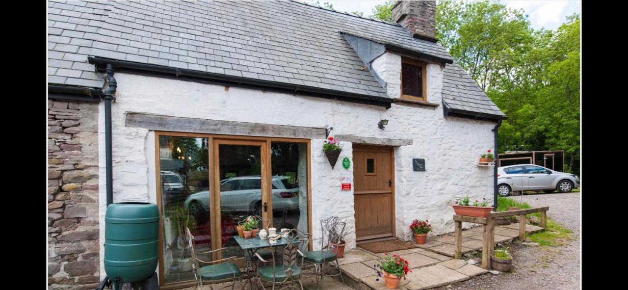 Ty Fferm Hen, Ancient Farmhouse, Coity Bach Talybont-on-Usk Exterior foto